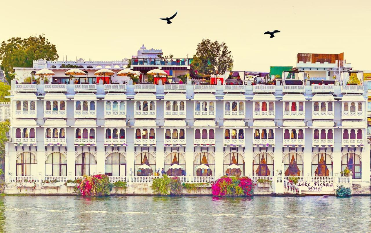 Lake Pichola Hotel Udaipur Bagian luar foto